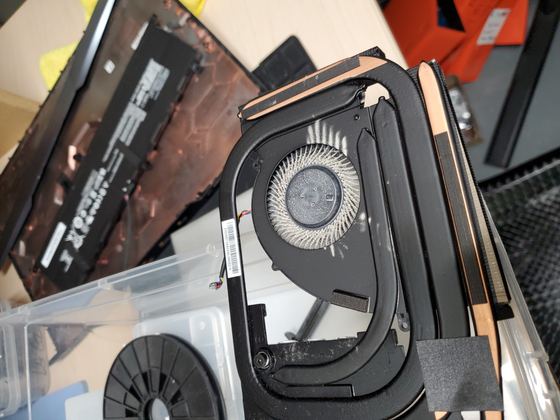 Laptop cooling assembly